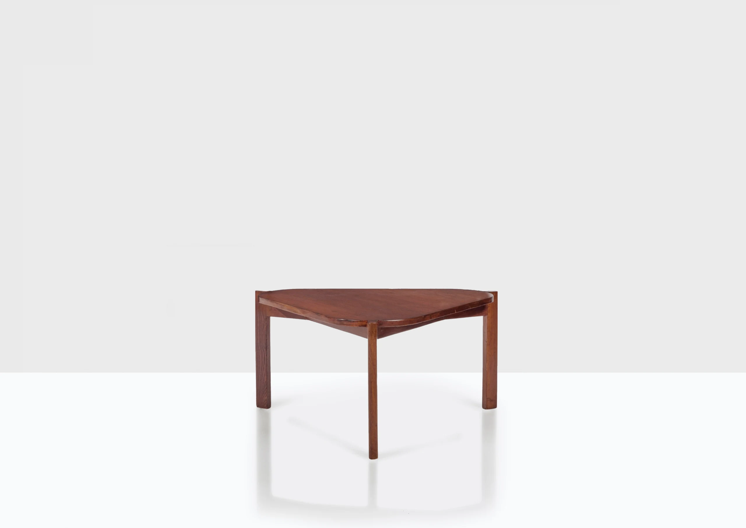 Pierre Jeanneret, Triangular coffee table